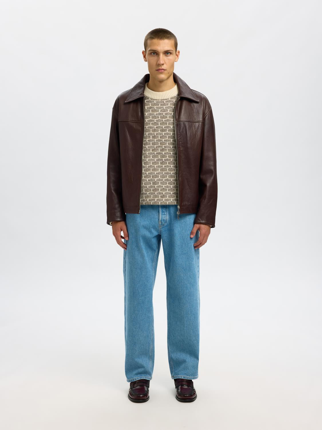 model_shot-front_full